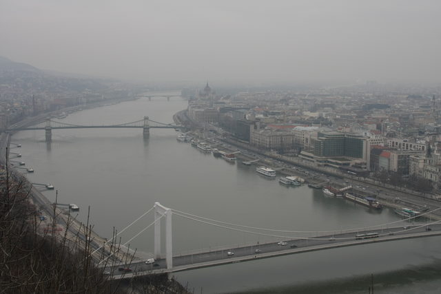Панорама Будапешта с мостами через Дунай