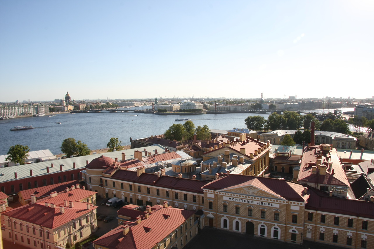 Вид на Монетный двор и реку Неву в Санкт-Петербурге