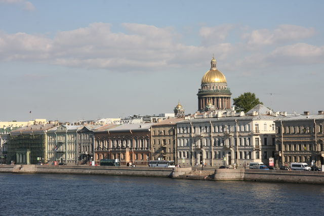 Панорама Санкт-Петербурга с видом на Исаакиевский собор и набережную Невы