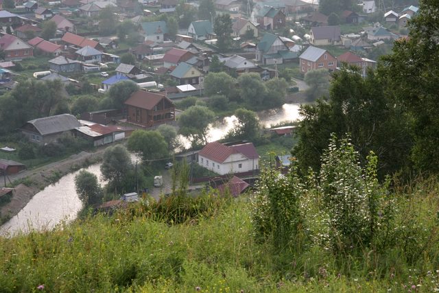 Вид на село в Алтайском крае с реки, 2016 год