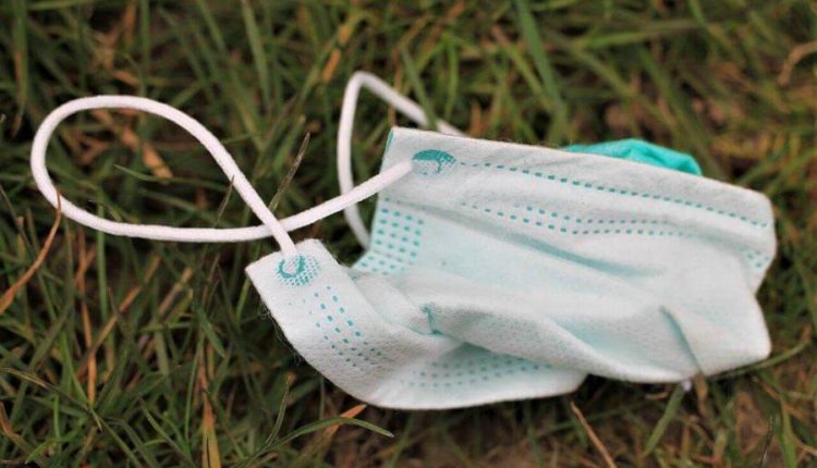 В Госдуме просят проработать вопрос утилизации масок в составе ТКО