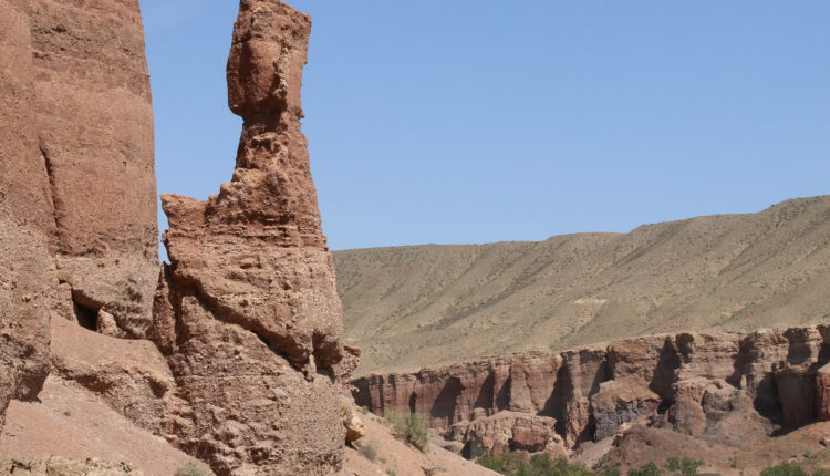 Каменный профиль. Казахстан. Автор: Наталья Слободчикова