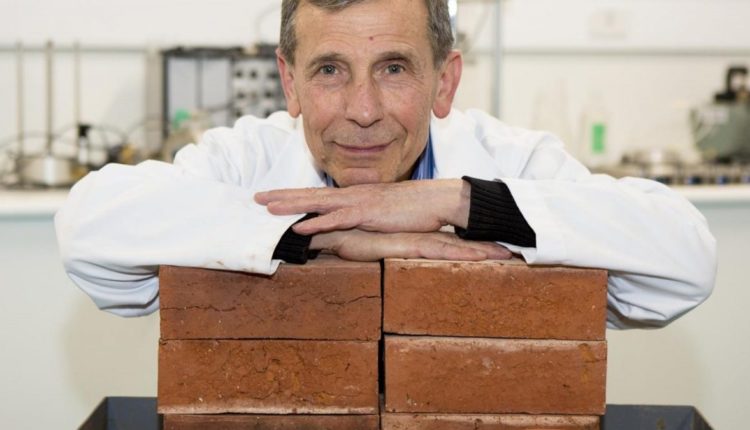 Кирпич из бычков и человеческих экскрементов