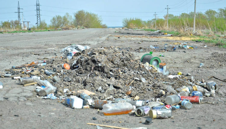 Свалки снега в Бийске сменились в свалками мусора