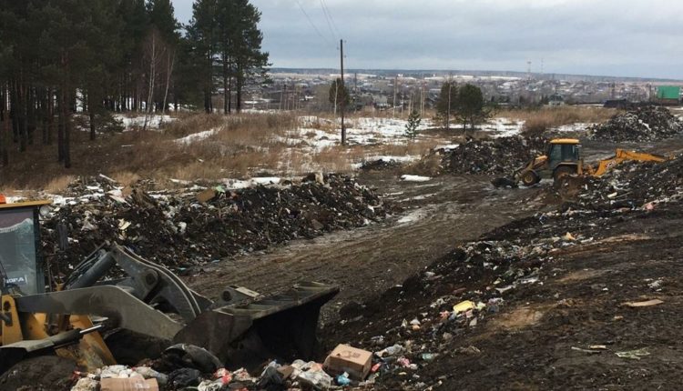 Стихийную свалку на 1,5 га ликвидируют на Урале