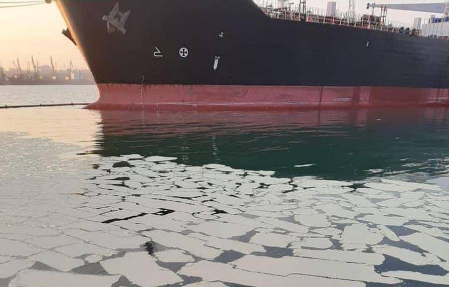 8 тонн пальмового масла попало в Черное море