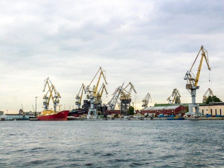 Агрохимикаты предлагают хранить в морских портах
