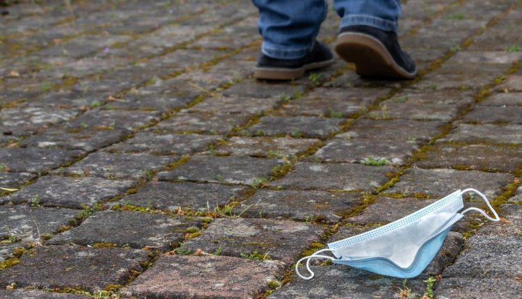 Тимур Усманов предложил утилизировать маски и перчатки в спецконтейнеры