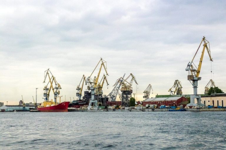 В России введут запрет на перегрузку опасных веществ вне портов