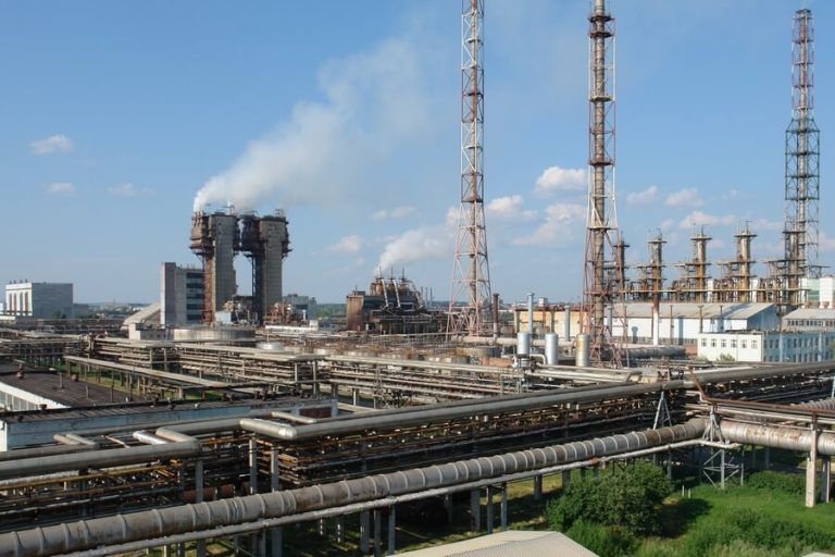 Завода «Азот» приостановил работу из-за загрязнения Камы