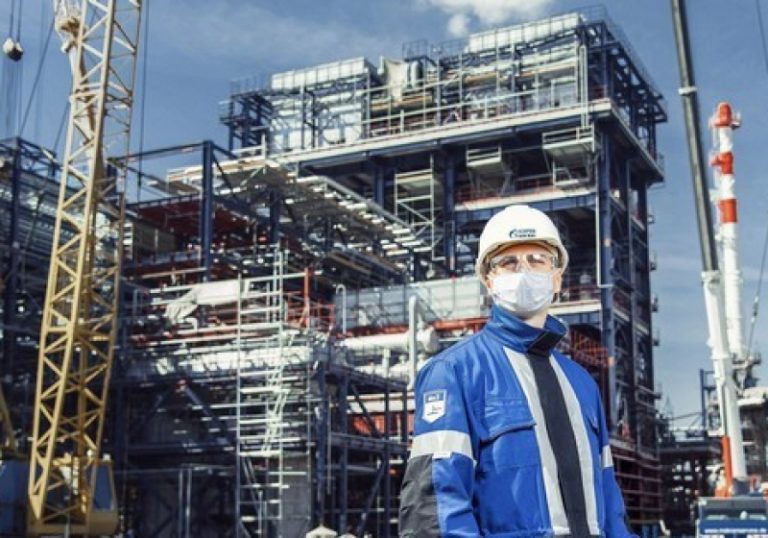 На Омском НПЗ установили главное оборудование для очистки дизтоплива