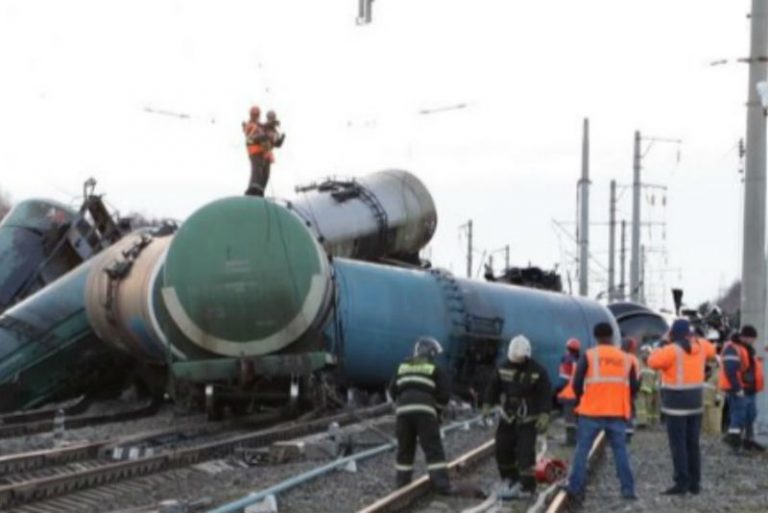 Во Владимирской области сошел с рельс состав с цистернами с мазутом