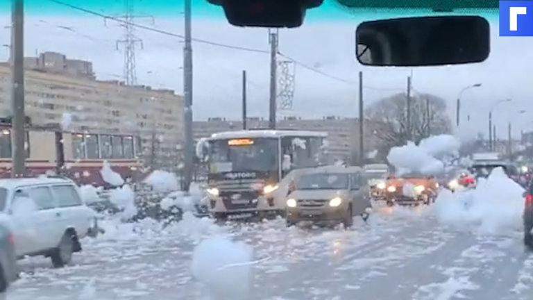 Санкт-Петербург завалило пеной