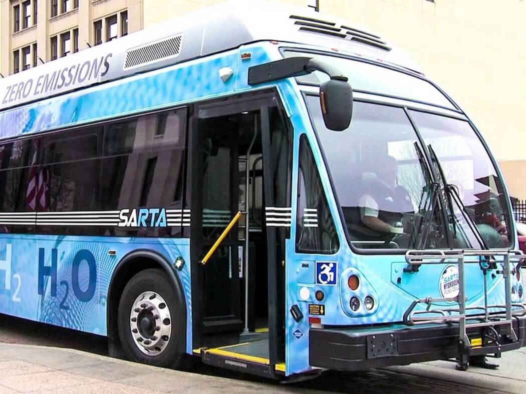 Можно перевести автобус. Электробус КАМАЗ 2023. Водородный автобус КАМАЗ. Автобус на водородном топливе в Москве. Транспортна водродоном топливе.