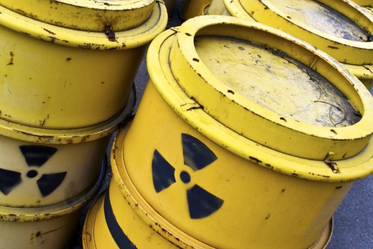 Безопасность хранения радиационных отходов в России будет проверена на четырёх пунктах