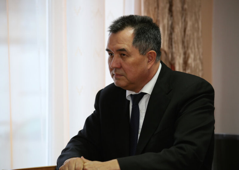 Экс-глава Минприроды Алтая получил три года условно