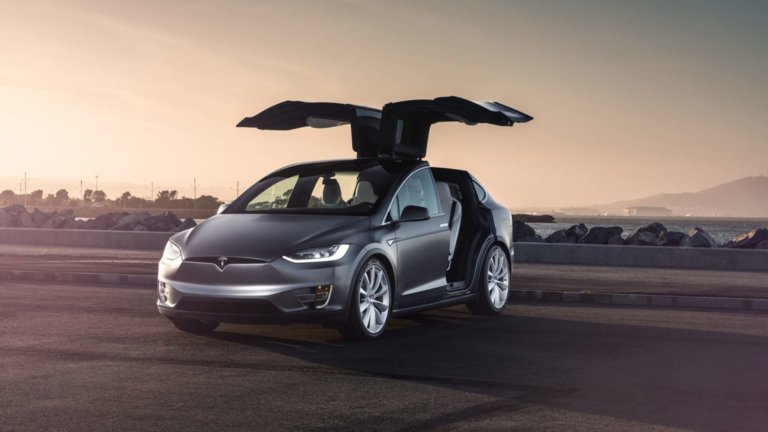 Tesla приостановила продажу автомобилей за биткойны