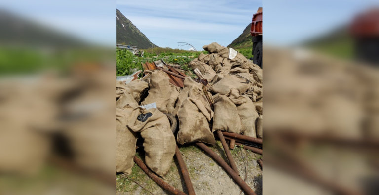 Уникальные источники на Камчатке погрязли в мусоре