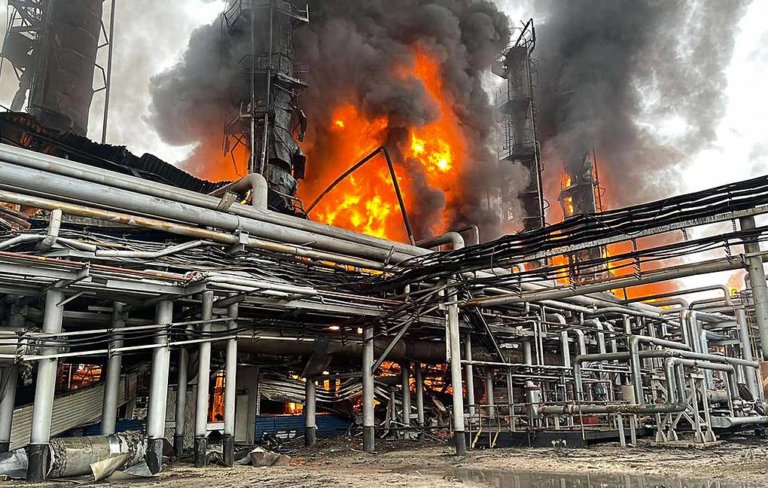 Росприроднадзор выясняет последствия для экологии пожара на заводе «Газпрома»