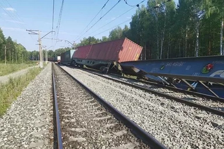10 грузовых вагонов сошли с рельс в Забайкалье