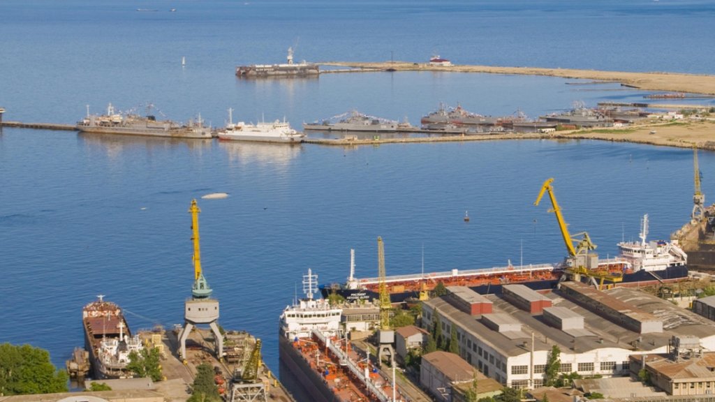 В порту Темрюка произошёл разлив нефти
