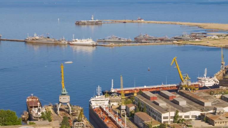 В порту Темрюка произошёл разлив нефти