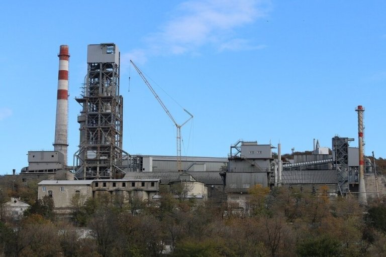 Пыль цементного завода травит жителей Новороссийска