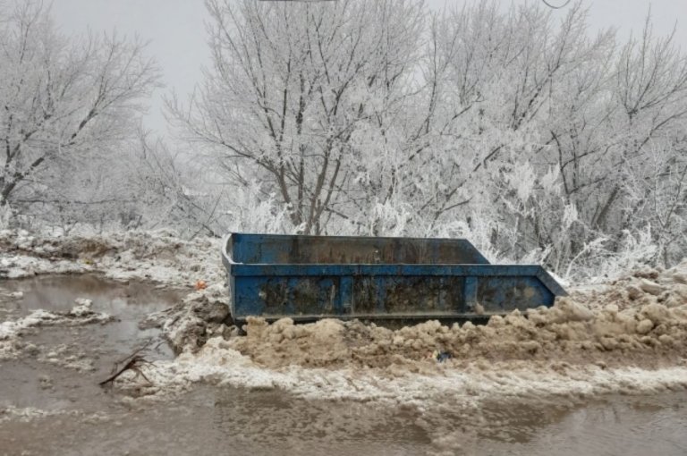 Саратовский посёлок превращён в снежный полигон