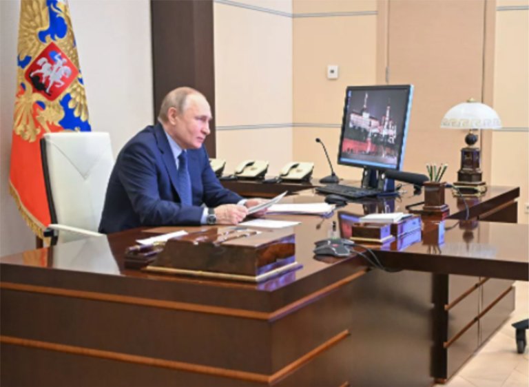 Владимир Путин: «Отказываться от углеводорода пока рановато»