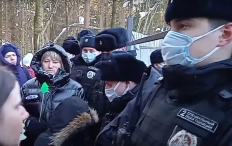 Полиция задержала защитников Троицкого леса