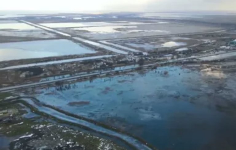 Азовскому морю угрожает загрязнением огромная затопленная свалка