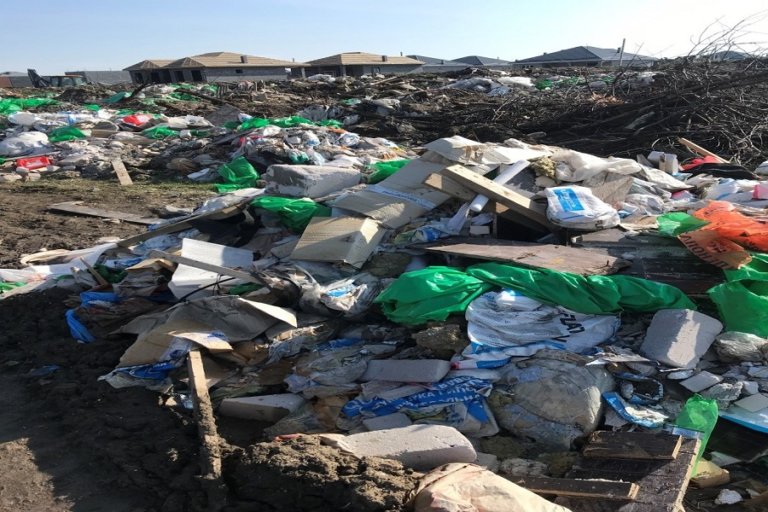 В Краснодаре обнаружили незаконную свалку строительного и бытового мусора