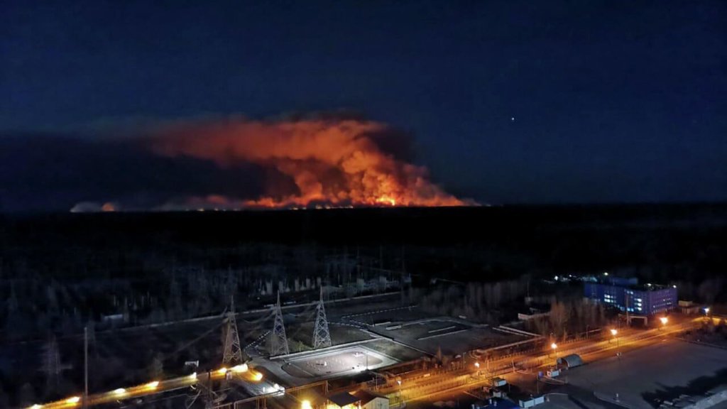 Вокруг Чернобыльской АЭС горят леса