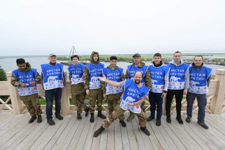 Волонтёры «Чистой Арктики» очистят от советского мусора гору Лёквож