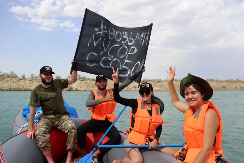 В Казахстане прошел сплав экоактивистов в рамках инициативы «Возьми мусор с собой»