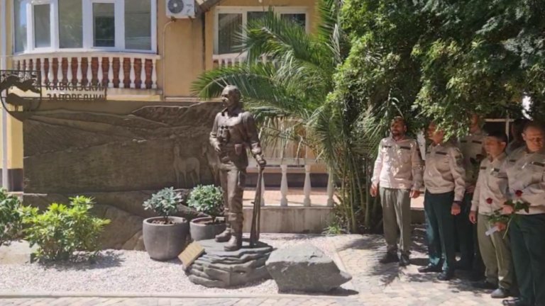 В Сочи появился первый в стране памятник инспектору ООПТ