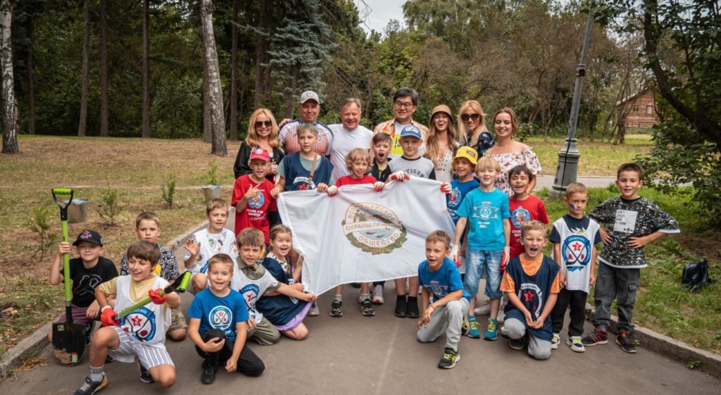 В подмосковном музее-заповеднике «Горки Ленинские» заложили аллею «Семь нот»