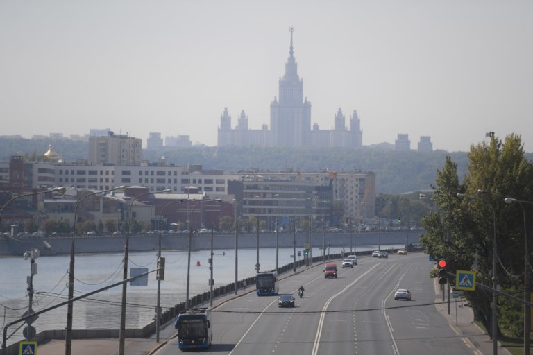 Москву снова накрывает смог