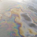 На поверхности Енисея обнаружены масляные пятна