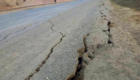 трещины на дороге после землетрясение в Попуа - Новая Гвинее (2)