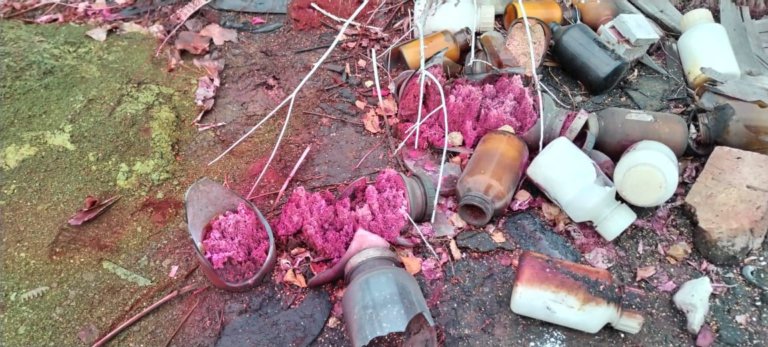 В Ярославской области обнаружена большая свалка химикатов