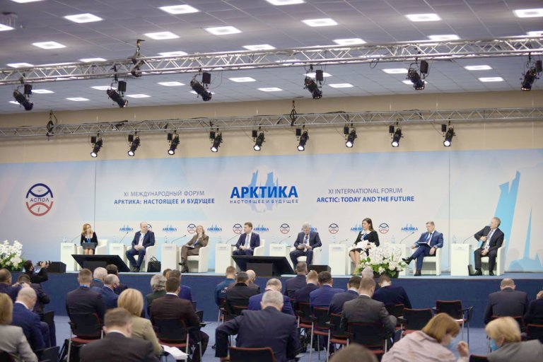 54 сессии и более 400 спикеров!