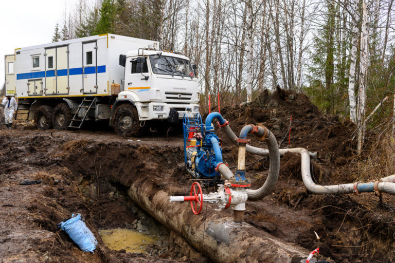 В Коми ликвидируют последствия нефтеразлива