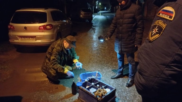В мелиоративном канале Уфы обнаружили ярко-зелёную воду