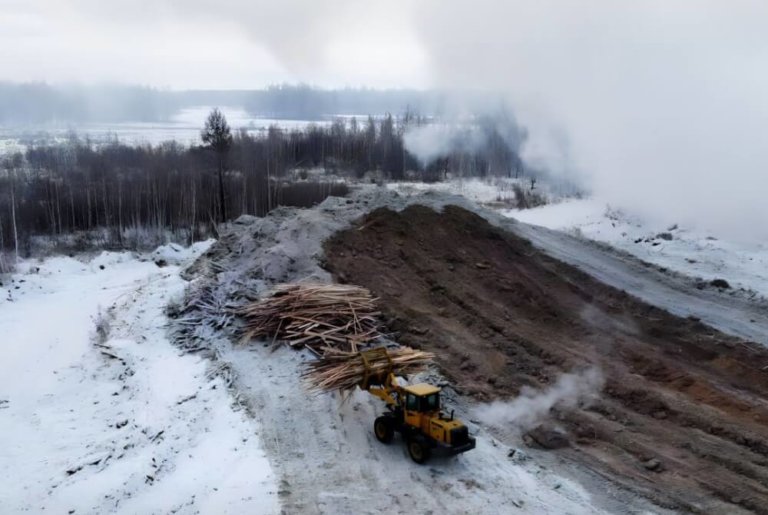 В Амурской области подожгли огромную свалку