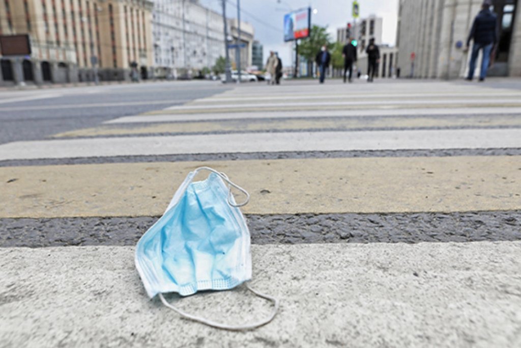 В Перми создали дорожное полотно из использованных масок