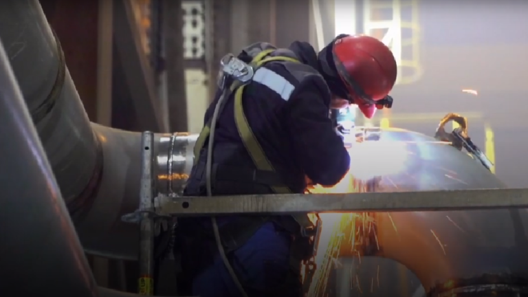 «Норникель» установил газоход в основном цехе «Серной программы»