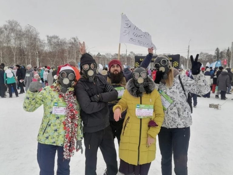 Жители Стерлитамака вышли на пробежку в противогазах