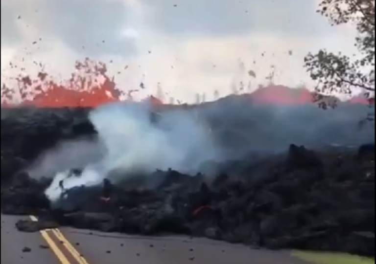 На Гавайях землетрясение пробудило вулкан Килауэа