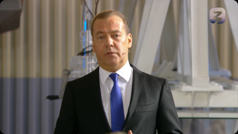 Медведев: зеленая повестка выглядит лукавством на фоне вопроса сохранения человечества